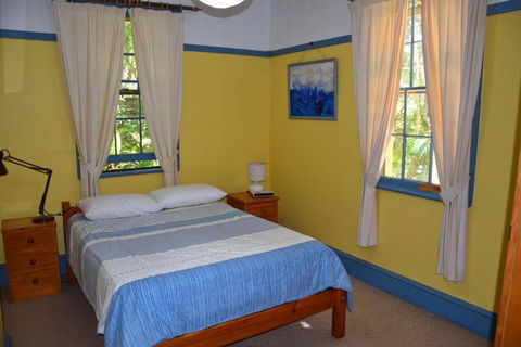 Arakoon House 1 - Bring Your Own Linen - Accommodation Georgetown 4