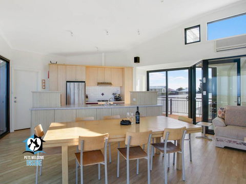 Architect Designed Beach House With Sweeping Views - Accommodation Georgetown 4