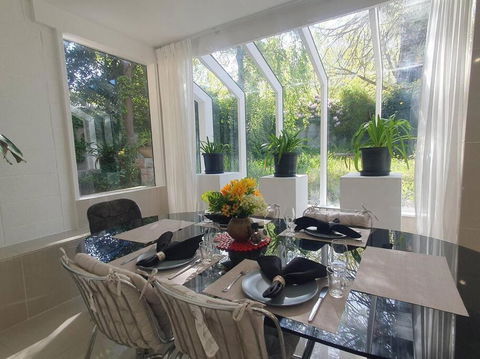 Architectural Comfy 2B&2B Home With A Garden View Close To A Lake And Yarralumla Shopping Centre - Accommodation Georgetown 0
