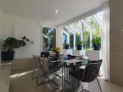 Architectural Comfy 2B&2B Home With A Garden View Close To A Lake And Yarralumla Shopping Centre - Accommodation Georgetown 3