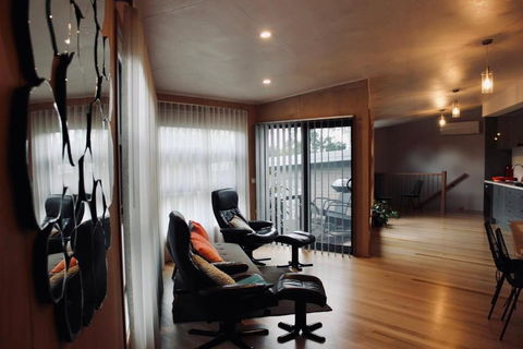 Architectural Crisp & Convenient Location - Accommodation Georgetown 2