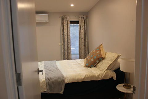 Architectural Crisp & Convenient Location - Accommodation Georgetown 4
