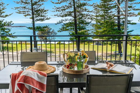 Arcoola 1 - Overlooking Main Beach - Accommodation Georgetown 0
