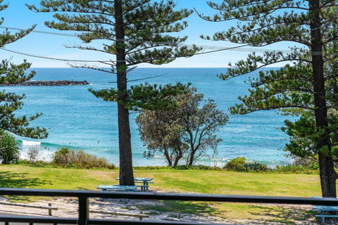 Arcoola 1 - Overlooking Main Beach - Accommodation Georgetown 1