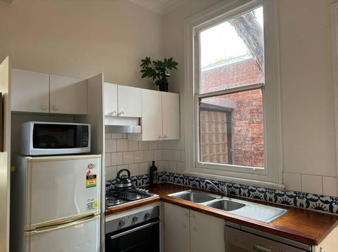 Artsy North Melbourne 2-Bedder - Accommodation Georgetown 3