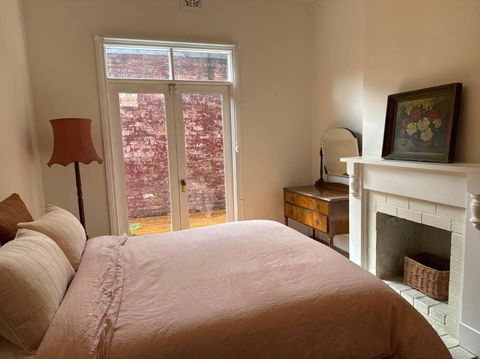 Artsy North Melbourne 2-Bedder - Accommodation Georgetown 4