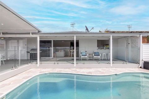 Ash Haven, 19 Ash St - Views, Pool, Air Con, Boat Parking, Wi-Fi - Accommodation Georgetown 3