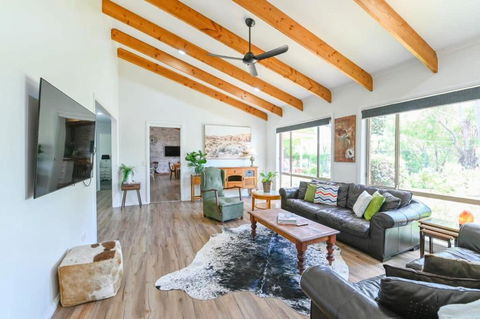 Aspen Abode - CBD, Fireplace, BBQ, 3 Smart TVs - Accommodation Georgetown 1