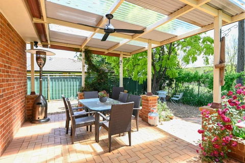 Aspen Abode - CBD, Fireplace, BBQ, 3 Smart TVs - Accommodation Georgetown 3