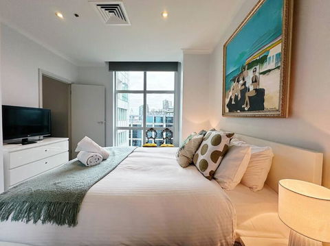 Aspire CBD One Bedroom With Indoor Pool & Parking Available - Accommodation Georgetown 0