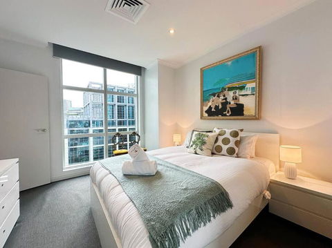Aspire CBD One Bedroom With Indoor Pool & Parking Available - Accommodation Georgetown 2