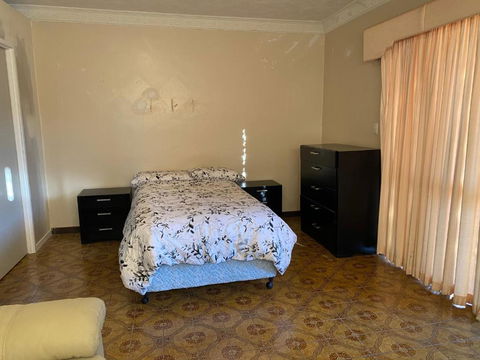 Aspley Large Room & Share Bathroom With Other Guests - Accommodation Georgetown 1