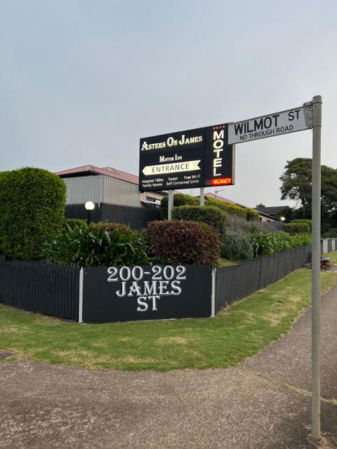 Asters On James Motor Inn - Accommodation Georgetown 1