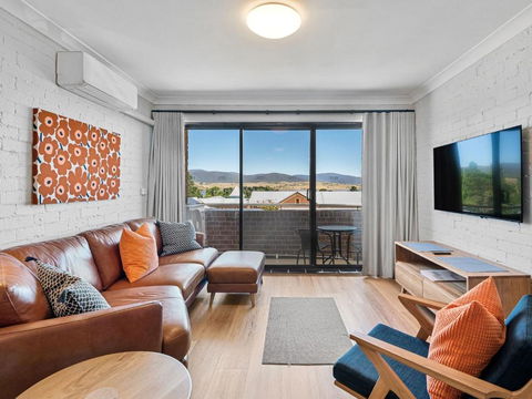 Astrids At Central Park - 2BR L Lake & Mountain Views L Central Location L WiFi - Accommodation Georgetown 2