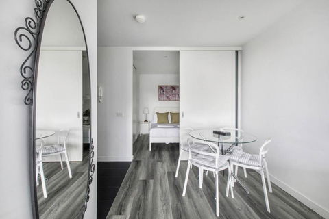 Aura Off Flinders Lane - A City Centre Balcony Abode - Accommodation Georgetown 1