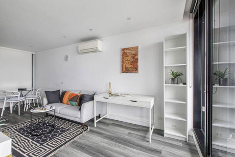 Aura Off Flinders Lane - A City Centre Balcony Abode - Accommodation Georgetown 4