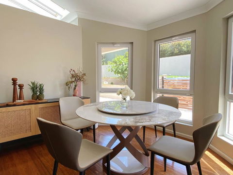 Aussie Escape Poolside Comfort And Relaxation - Accommodation Georgetown 4