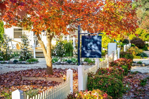 Autumn Beauty - Garden Cottage 4 - Accommodation Georgetown 1