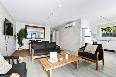 Autumn On The Esplanade - Accommodation Georgetown 1