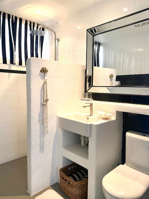 Avalon Beach Cottage- The Islander - Accommodation Georgetown 3