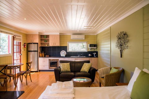 Avalon Private Spa Villa With Beautiful Tree Views - Accommodation Georgetown 3