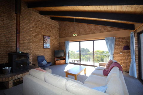 Aviemore - 2 14 Cobbodah Street - Accommodation Georgetown 0