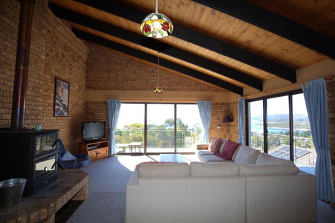 Aviemore - 2 14 Cobbodah Street - Accommodation Georgetown 1