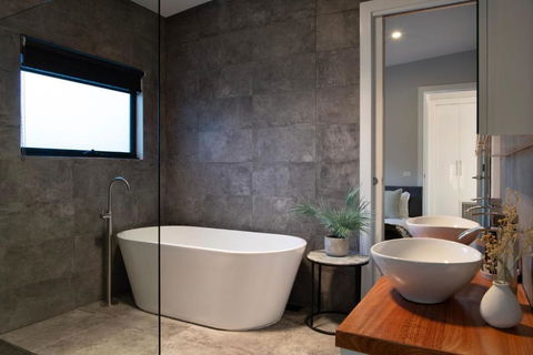 Away - Accommodation Georgetown 2