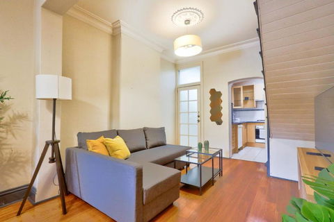 Awesome 2 Bedroom House Surry Hills - Accommodation Georgetown 2