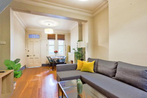 Awesome 2 Bedroom House Surry Hills - Accommodation Georgetown 3