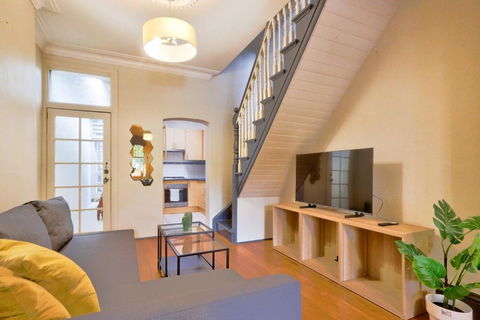 Awesome 2 Bedroom House Surry Hills - Accommodation Georgetown 1