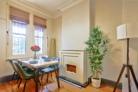 Awesome 2 Bedroom House Surry Hills - Accommodation Georgetown 4