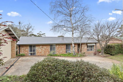 Azimuth - Spacious Family Retreat With City Views - Accommodation Georgetown 1