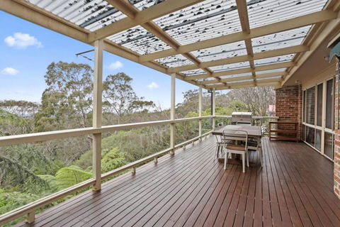Azimuth - Spacious Family Retreat With City Views - Accommodation Georgetown 3