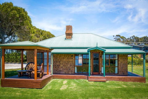 Apollo Bay Cottages- Marriners - Accommodation Georgetown 1