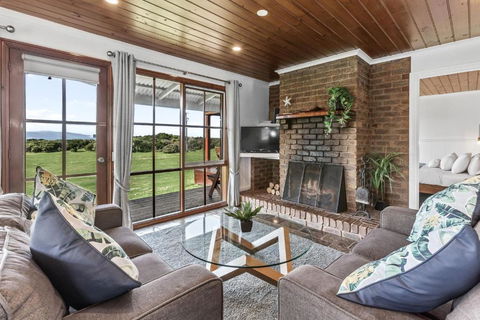 Apollo Bay Cottages- Marriners - Accommodation Georgetown 0