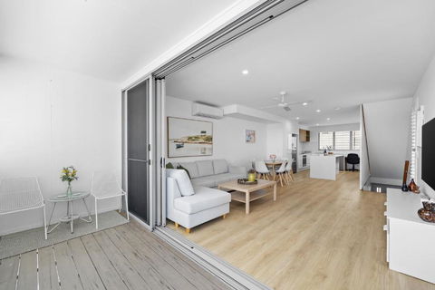 Azure River Side Townhouse - Accommodation Georgetown 4