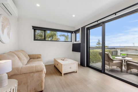 Azure Studio - Ocean Glimpses - 3 Mins Walk To Beach - Accommodation Georgetown 1