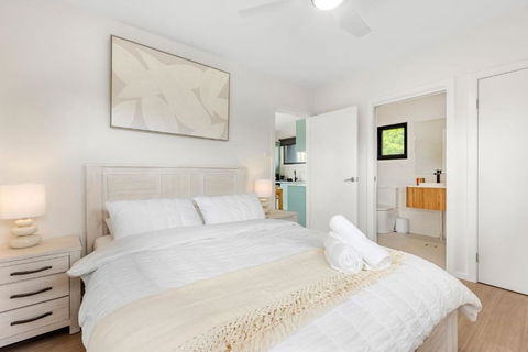 Azure Studio - Ocean Glimpses - 3 Mins Walk To Beach - Accommodation Georgetown 3