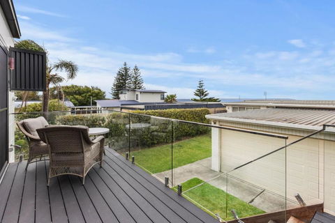 Azure Studio - Ocean Glimpses - 3 Mins Walk To Beach - Accommodation Georgetown 0