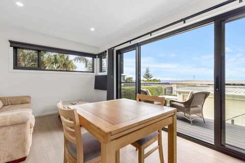 Azure Studio - Ocean Glimpses - 3 Mins Walk To Beach - Accommodation Georgetown 4