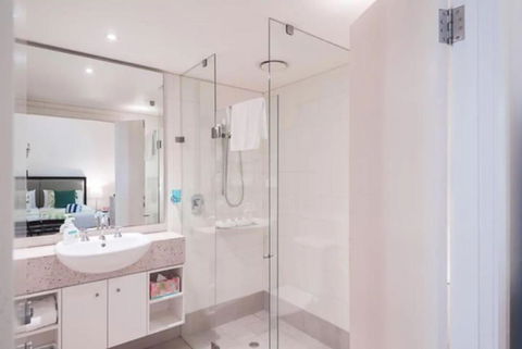 Azure Harmony - A Breezy Hideaway At The Beach Club - Accommodation Georgetown 4