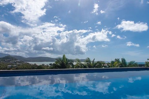 Viewpoint Holiday Home - Cannonvale - Accommodation Georgetown 1