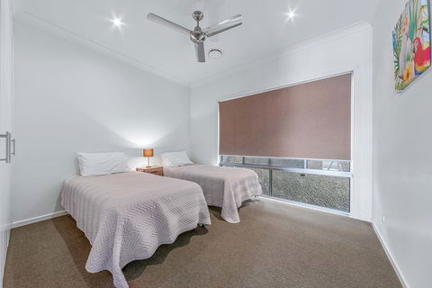 Viewpoint Holiday Home - Cannonvale - Accommodation Georgetown 10