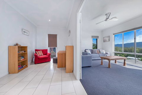Viewpoint Holiday Home - Cannonvale - Accommodation Georgetown 7