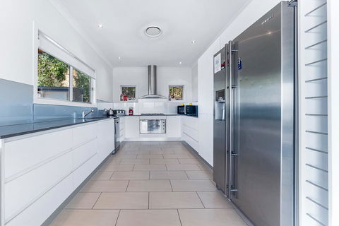 Viewpoint Holiday Home - Cannonvale - Accommodation Georgetown 6