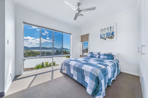 Viewpoint Holiday Home - Cannonvale - Accommodation Georgetown 9
