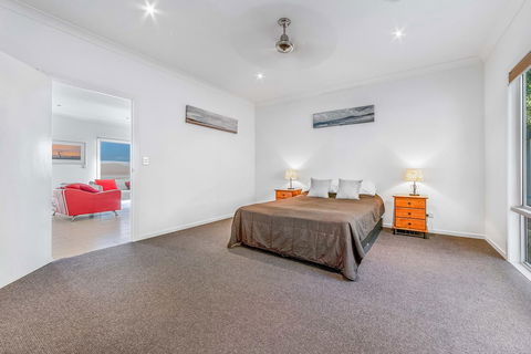 Viewpoint Holiday Home - Cannonvale - Accommodation Georgetown 12