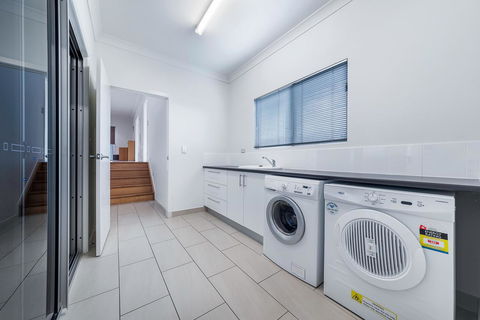 Viewpoint Holiday Home - Cannonvale - Accommodation Georgetown 16