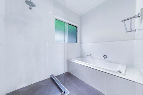 Viewpoint Holiday Home - Cannonvale - Accommodation Georgetown 14